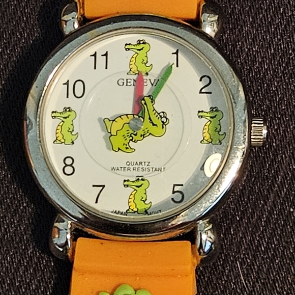 GENEVA CHILDREN’S ALLIGATOR WATCH ORANGE SILICONE BAND WITH 3D CHARMS - Picture 6 of 7